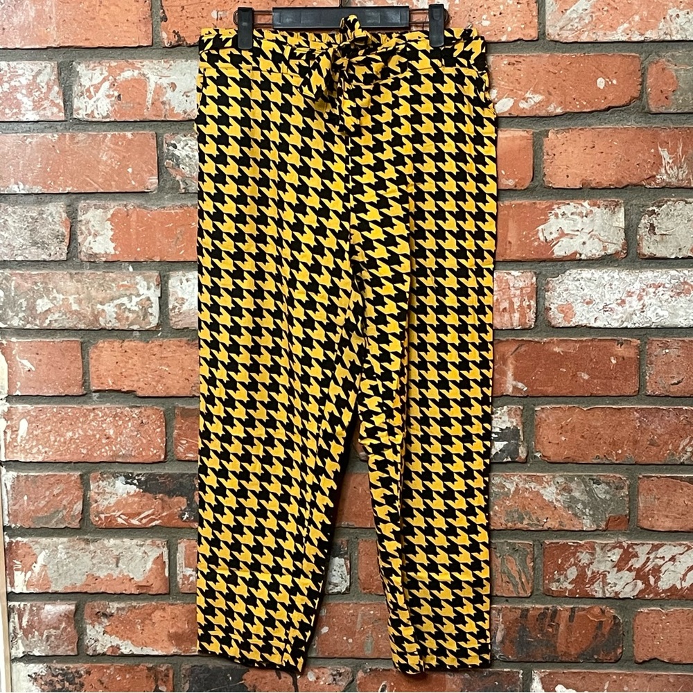 Belated Chevron Print Pants Black and Yellow Size Large